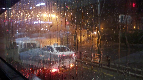 비오는 날 버스안에서...