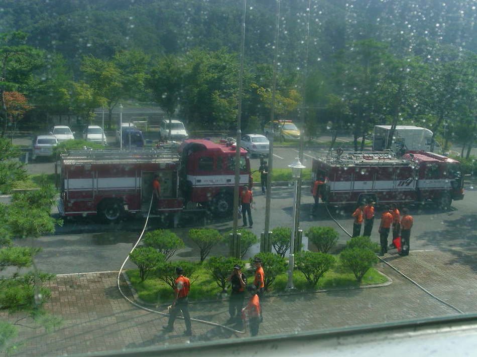 이 화상들아! 좀 조용히 살자!