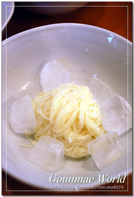 두부로 만든 콩물국수..(간단한 여름식탁 메트 데코)