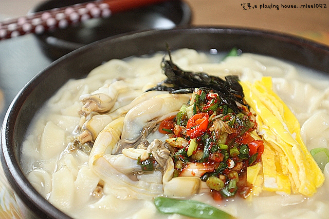 한입 넣으면 맨정신 실종-맛조개 손칼국수..