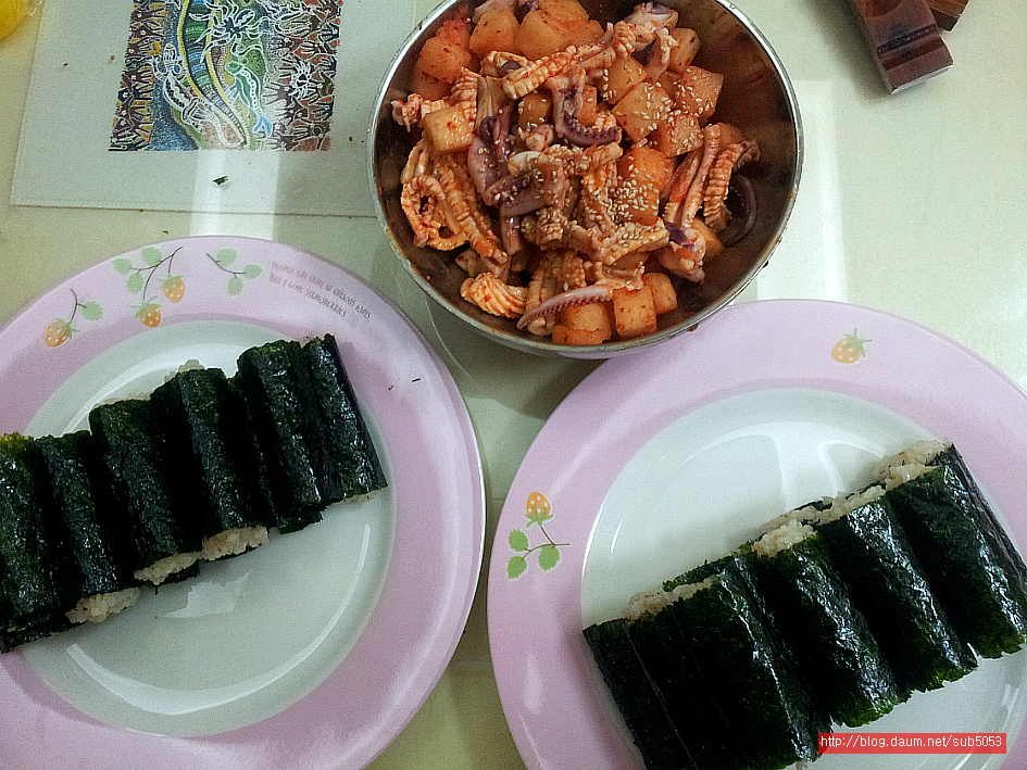치킨 무를 활용한 꼬맹이들 입맛에 맞춘 충무김밥..아빠의 요리.. - 10만개의 레시피, 메뉴판키친 요리판