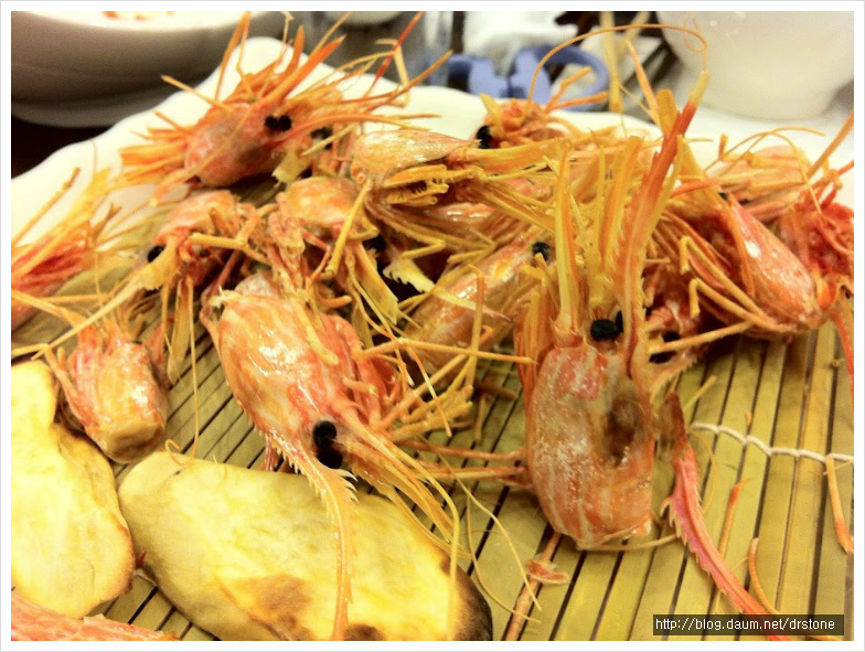 아래에 오도리가 먹고 싶다는 분이 계서서, 저는 꽃새우를 먹었습니다. : 클리앙