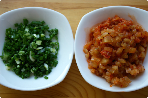 김치장떡으로 돌돌 말은 본 김밥