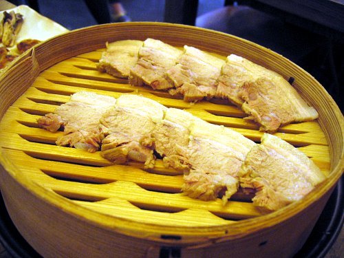 (일석삼조 버섯매운탕 신촌)얼큰한 맛의 버섯 매운 탕을 맛보아요.