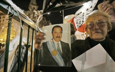 아르헨티나 민주화의 상징 알폰신 대통령 사망