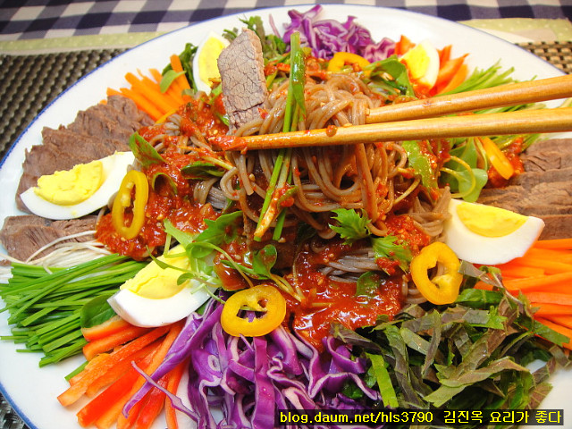 입맛 돋는 쟁반국수