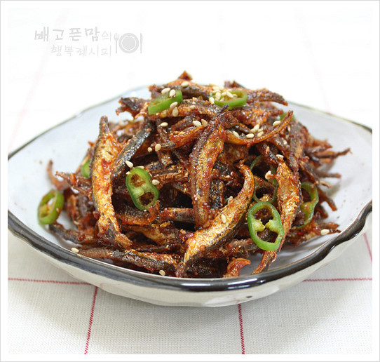 다시멸치를 바삭하게 튀겼어요~~