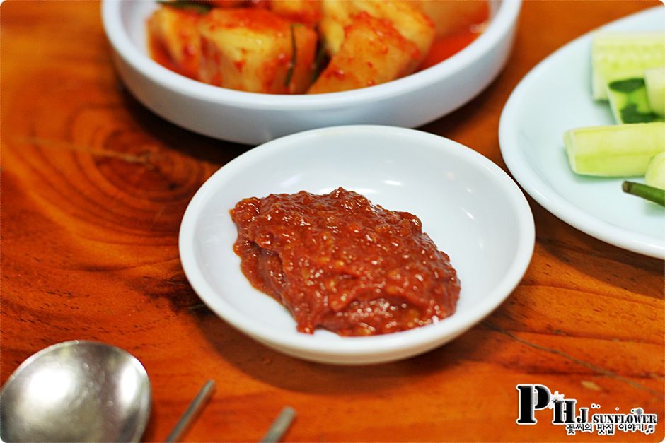 홍대맛집-살이 많은 국내산 감자탕을 맛볼수 있는곳.-이층 감자탕