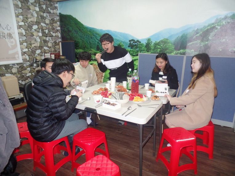 가장 낮은 자들에게 가장 낮은 자세로, 작은손길 무주상보시 13년