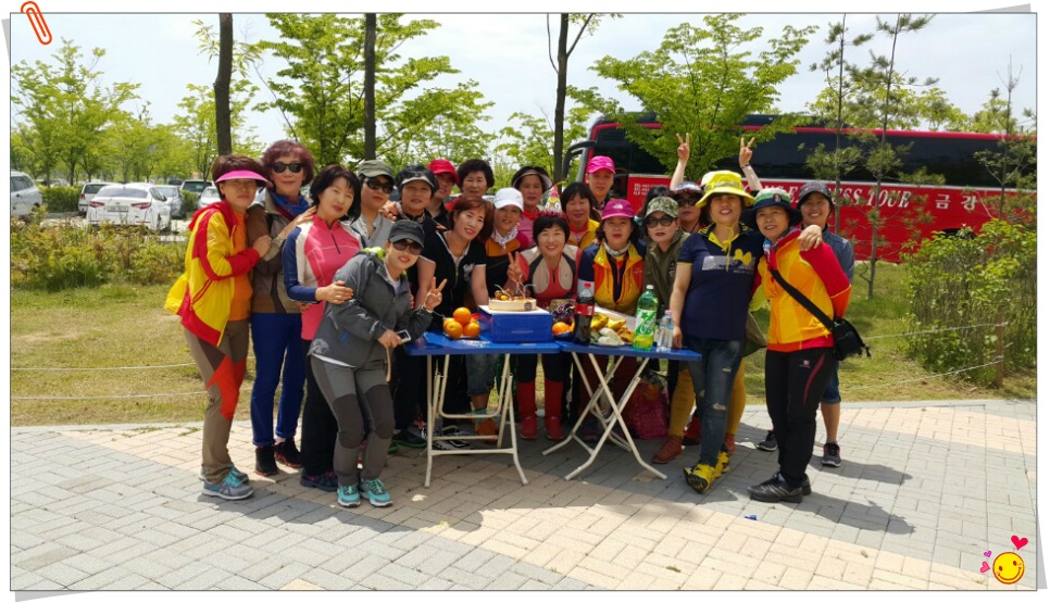 동료들과 함께 충남 서천 생태공원으로...