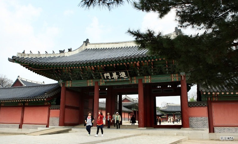 창덕궁의 중문인 전선문 ---＞ 진선문 [進善門]으로 수정하여 올려 주시길 부탁 드립니다.