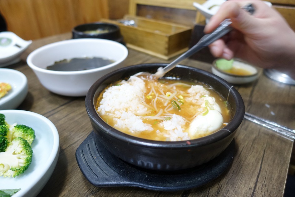 따듯한 콩나물국밥이 생각이나 오랜만에 들린 신림동 윤씨네 ~