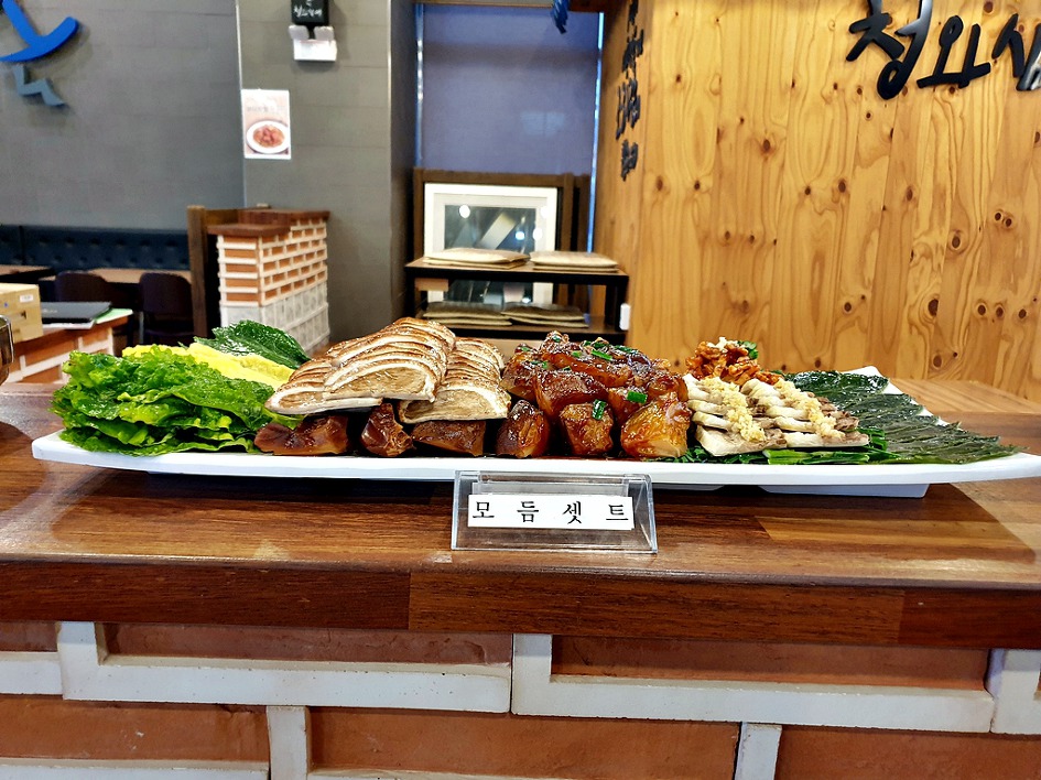 족발 모듬세트, 들깨칼국수, 청와칼국수