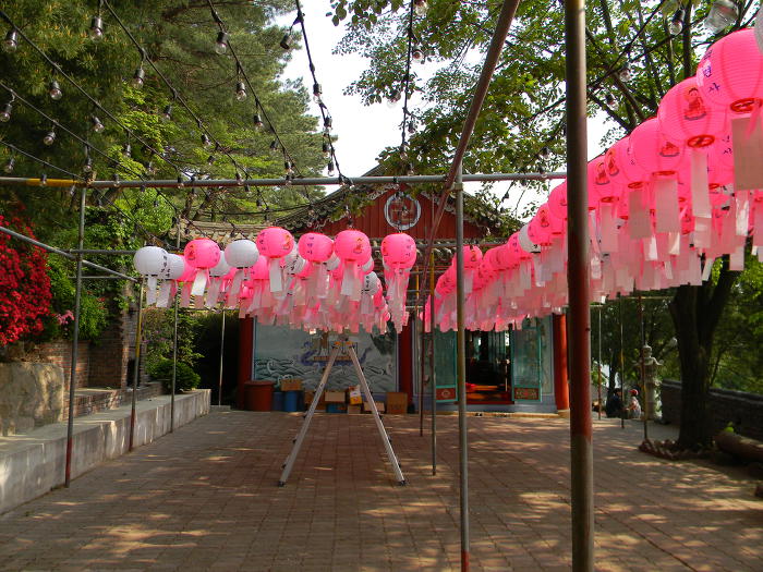 홍은동 백련산 백련사 (연분홍 연등의 고운 물결, 극락전, 괘불, 석조관음보살입상)