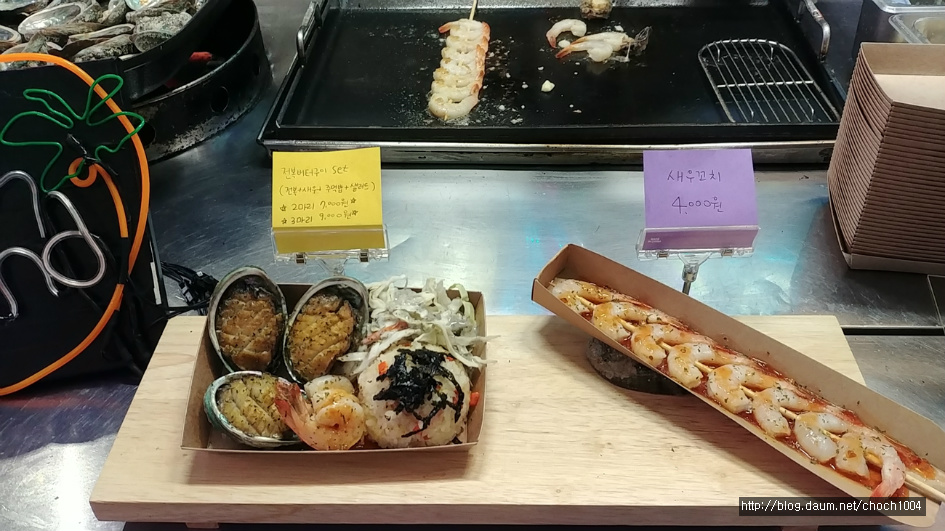 낮에는 재래시장, 밤에는 야시장으로~