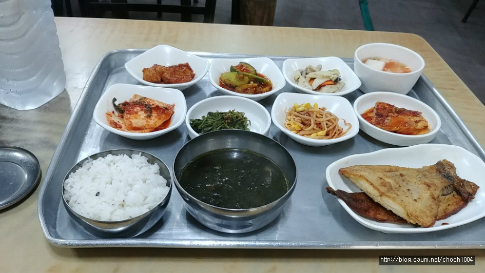 혼자가도 눈치 볼 필요 없는 편안한 밥집